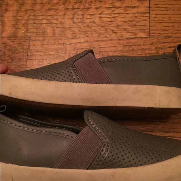 OLD NAVY Boys Size 9 Slip On Sneakers - Picture 5 of 8